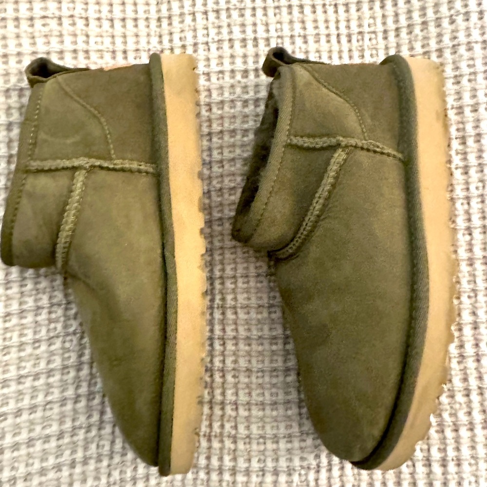 Ugg Ultra Mini - Olive size 7